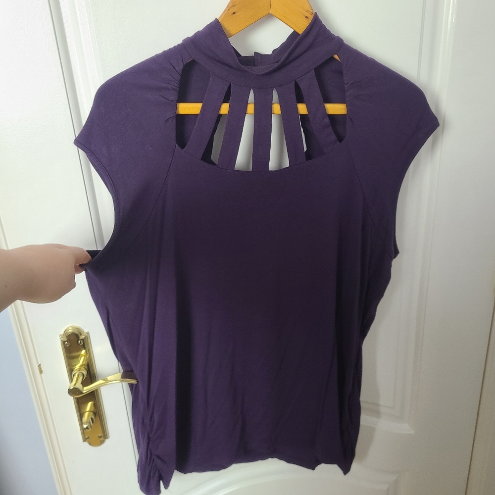 Purple Plus Size Cage Neck Short Sleeve Keyhole Button Up Back Top Size 1X